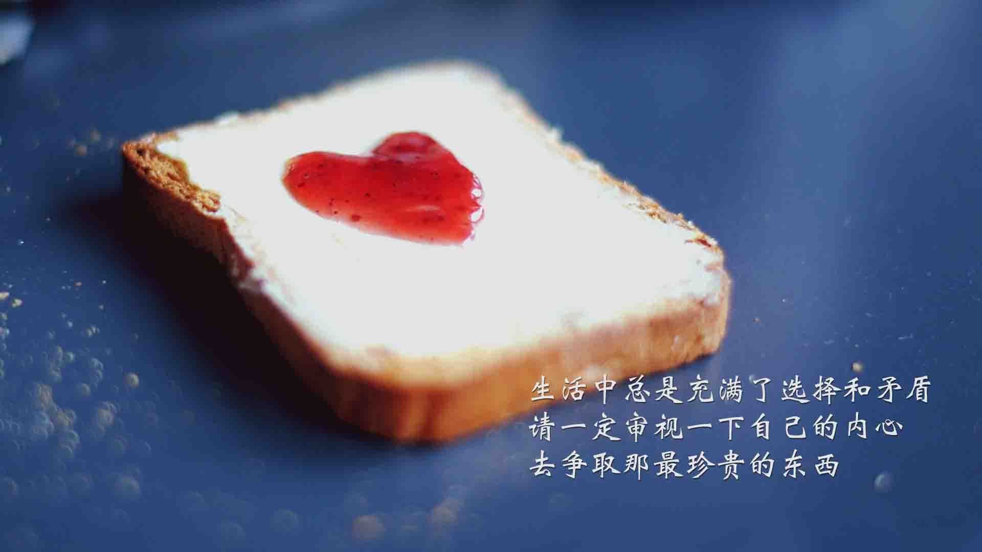 _红土季节：泥泞中的坚韧与荣耀_，红泥土里的是什么石头