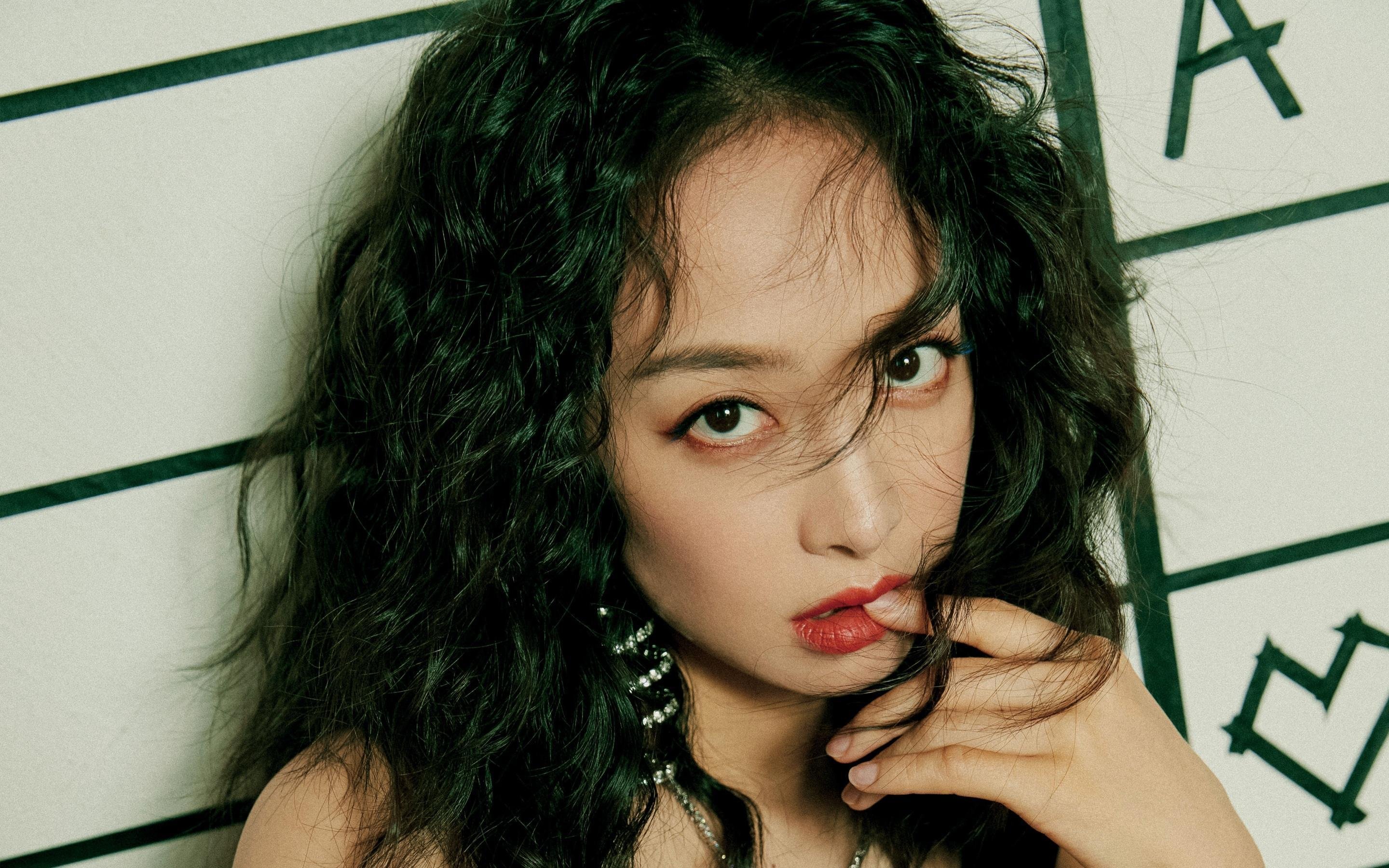 德甲争夺，球迷热烈讨论，德甲足球说