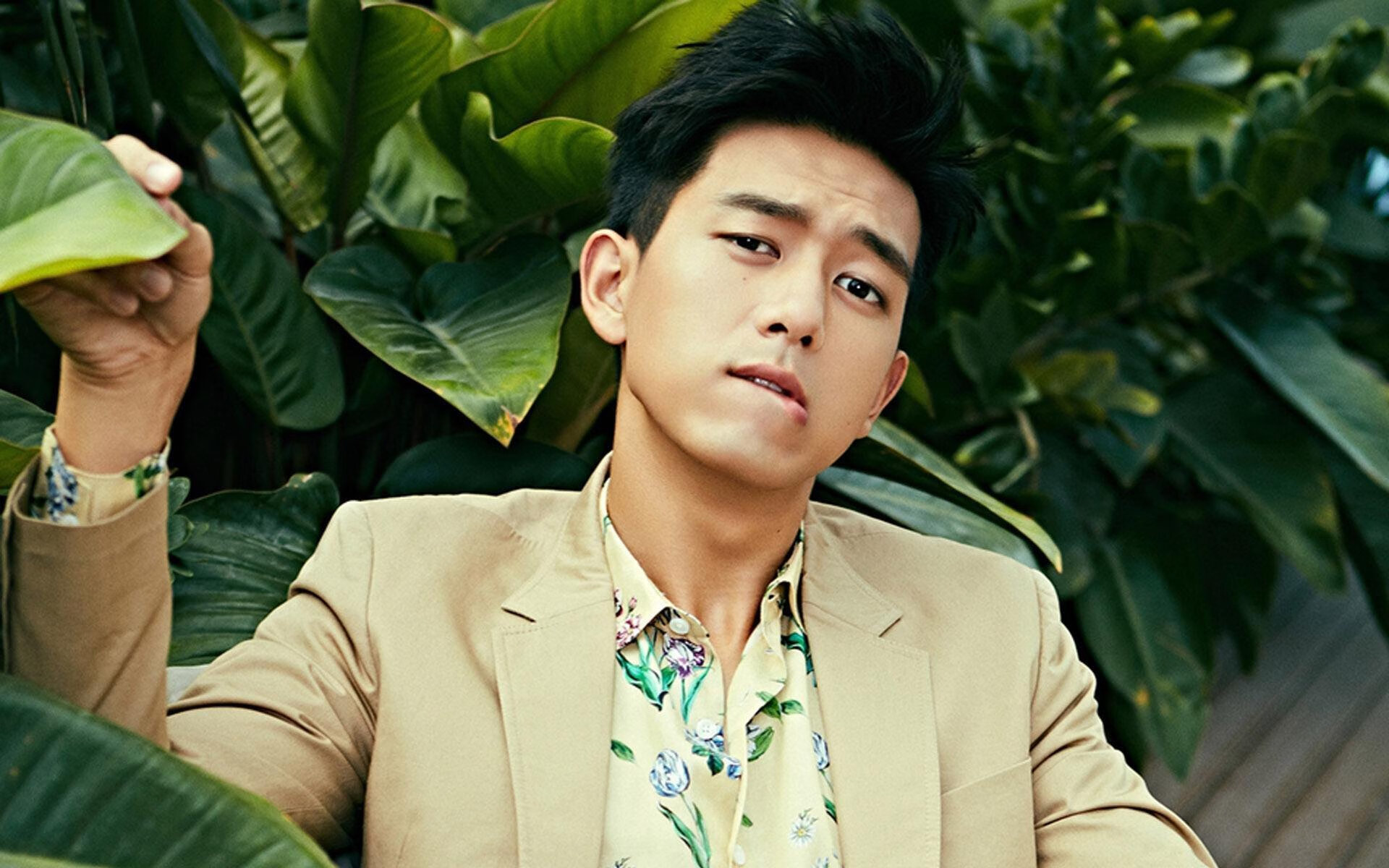 英超终场哨响：逆境中奋勇拼搏的感人瞬间，英超比赛中场休息多久